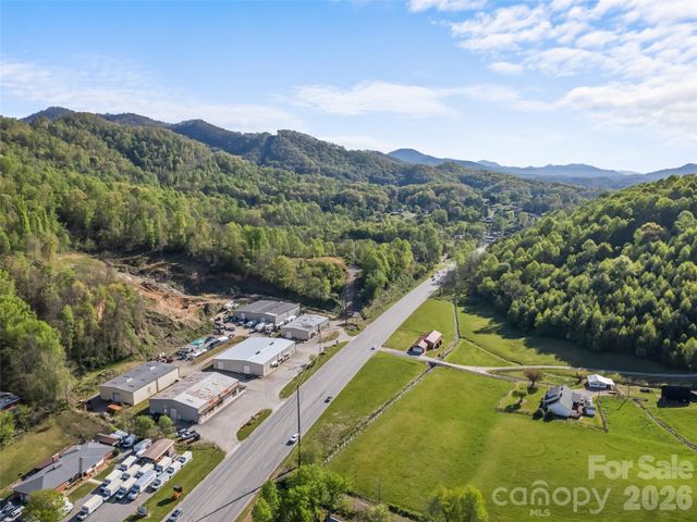 2466 Dellwood Road, Waynesville, NC 28786
