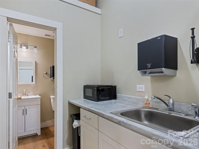 2466 Dellwood Road, Waynesville, NC 28786