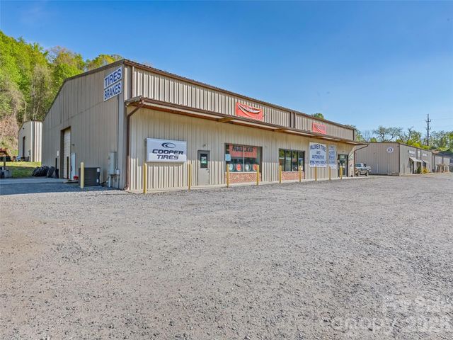 2466 Dellwood Road, Waynesville, NC 28786