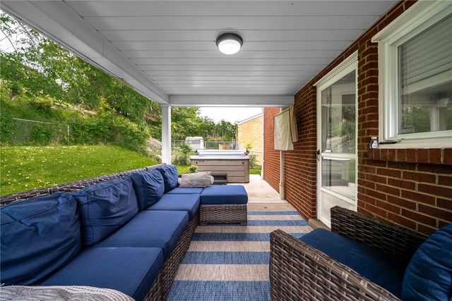 1431 Overdale Dr, West Homestead, PA 15120
