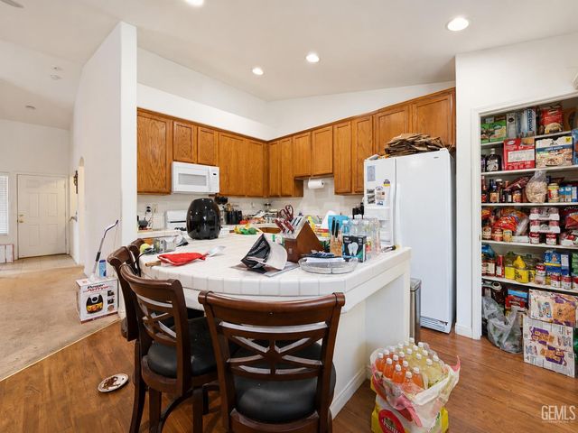 9400 Manihiki Avenue, Bakersfield, CA 93311