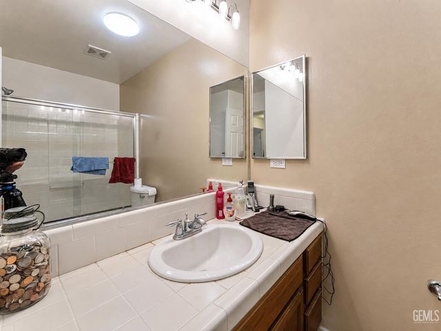9400 Manihiki Avenue, Bakersfield, CA 93311