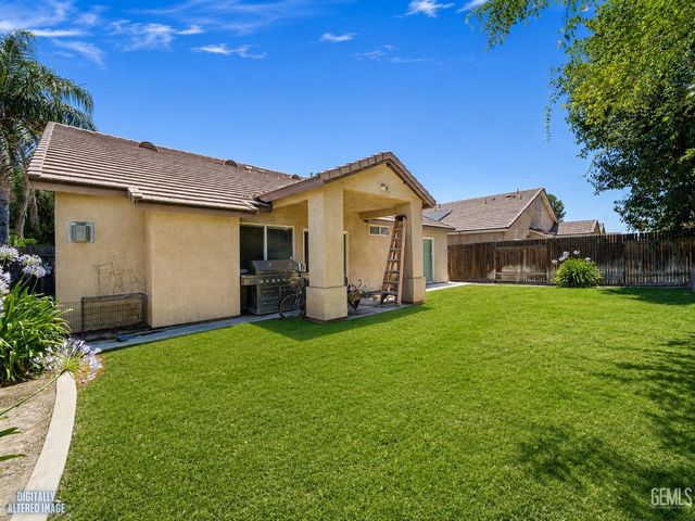 9400 Manihiki Avenue, Bakersfield, CA 93311