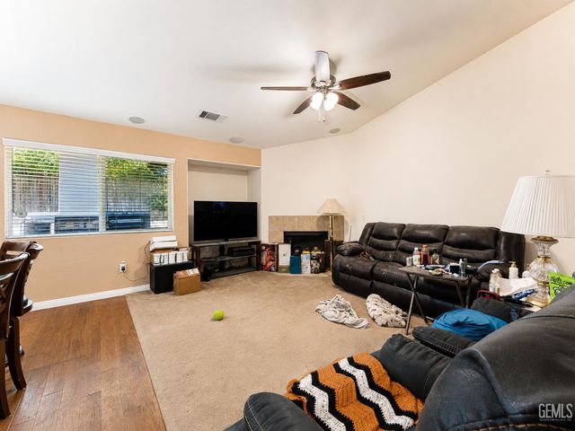 9400 Manihiki Avenue, Bakersfield, CA 93311