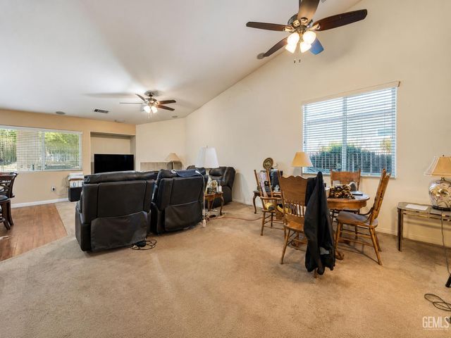 9400 Manihiki Avenue, Bakersfield, CA 93311