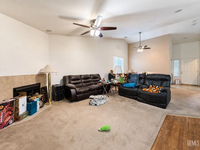 9400 Manihiki Avenue, Bakersfield, CA 93311