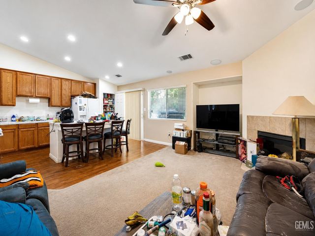 9400 Manihiki Avenue, Bakersfield, CA 93311
