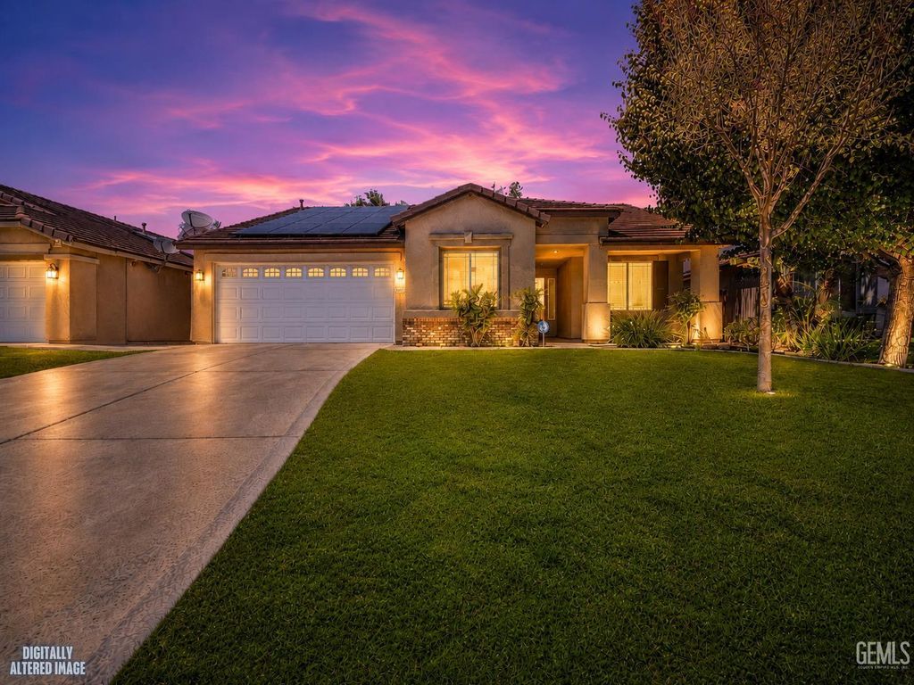 9400 Manihiki Avenue, Bakersfield, CA 93311