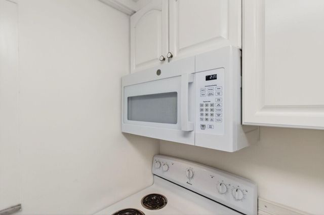 500 SW 2nd Avenue 111, Boca Raton, FL 33432