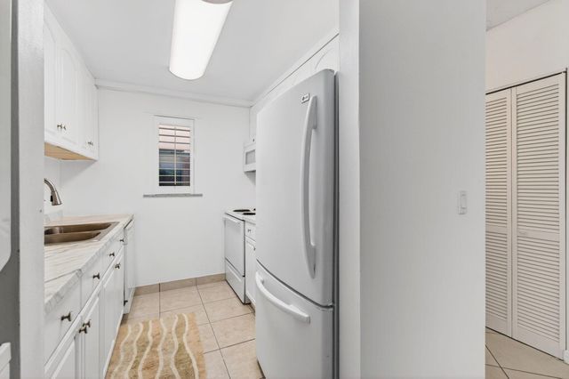 500 SW 2nd Avenue 111, Boca Raton, FL 33432