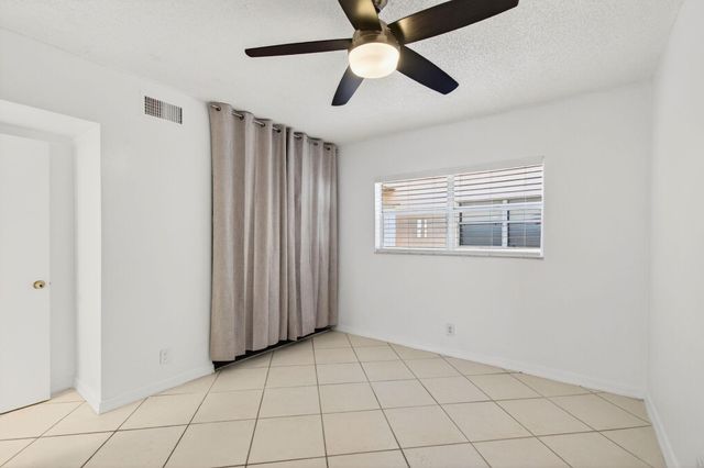 500 SW 2nd Avenue 111, Boca Raton, FL 33432