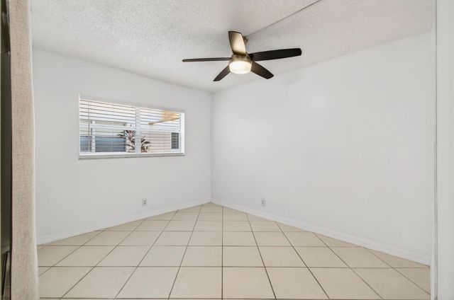 500 SW 2nd Avenue 111, Boca Raton, FL 33432