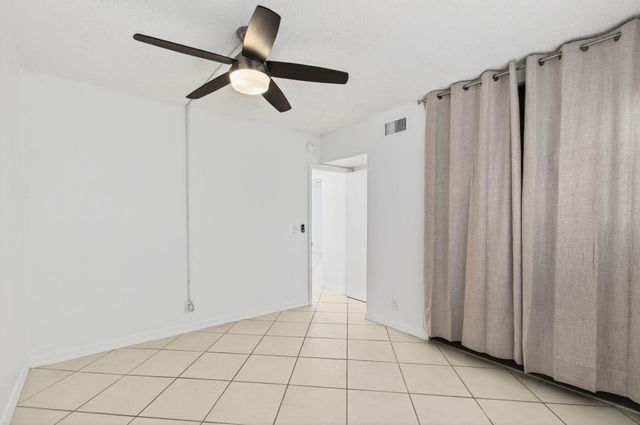 500 SW 2nd Avenue 111, Boca Raton, FL 33432