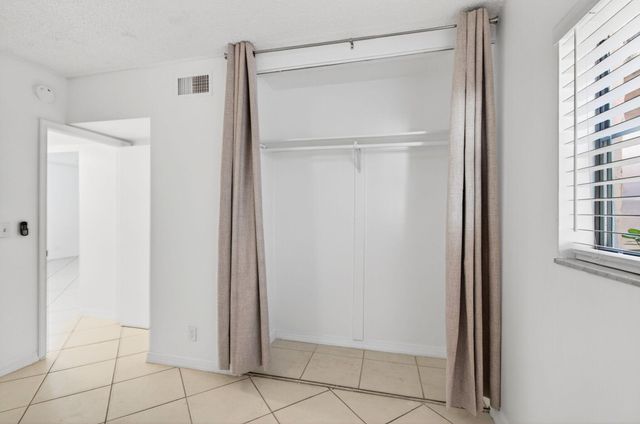 500 SW 2nd Avenue 111, Boca Raton, FL 33432