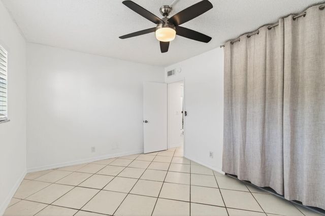 500 SW 2nd Avenue 111, Boca Raton, FL 33432