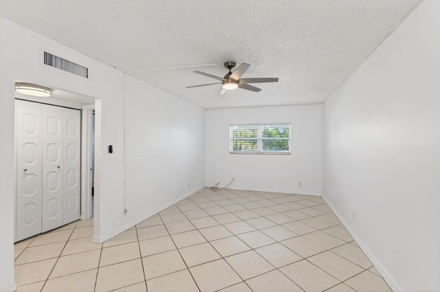 500 SW 2nd Avenue 111, Boca Raton, FL 33432