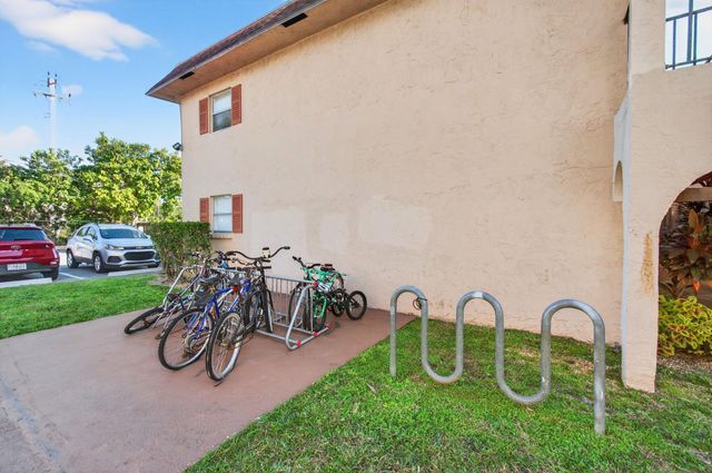 500 SW 2nd Avenue 111, Boca Raton, FL 33432