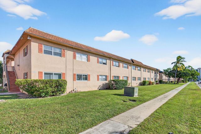 500 SW 2nd Avenue 111, Boca Raton, FL 33432