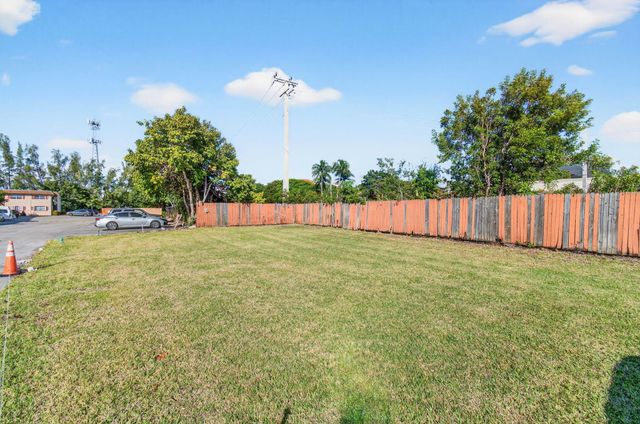 500 SW 2nd Avenue 111, Boca Raton, FL 33432