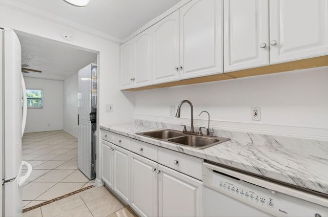 500 SW 2nd Avenue 111, Boca Raton, FL 33432