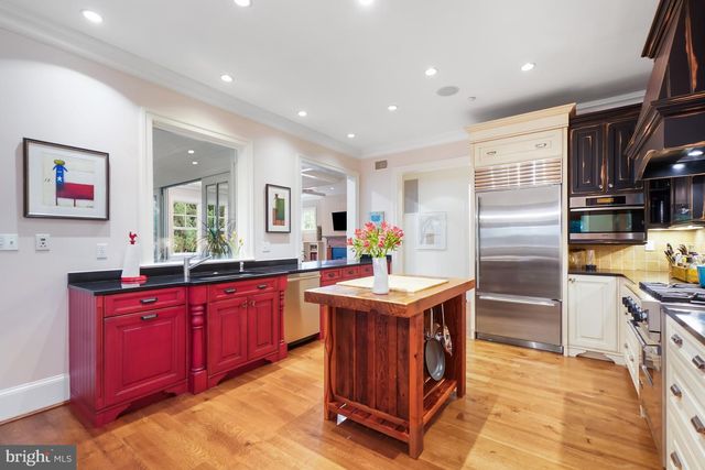4004 UNDERWOOD ST, Chevy Chase, MD 20815