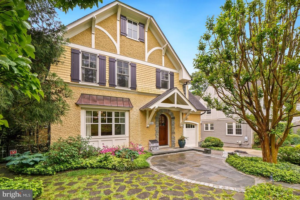 4004 UNDERWOOD ST, Chevy Chase, MD 20815