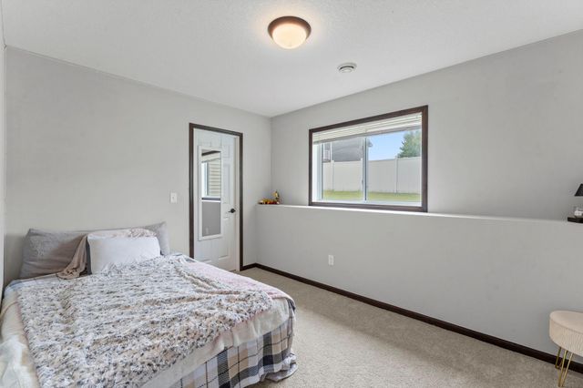 1130 Pierce Path NE, East Bethel, MN 55005