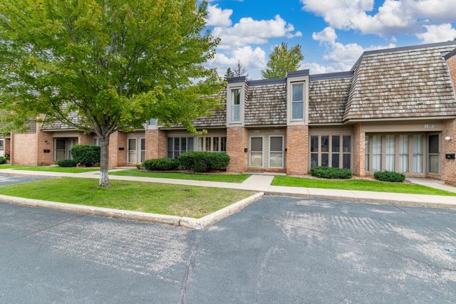 6377 Barrie Road, Edina, MN 55435