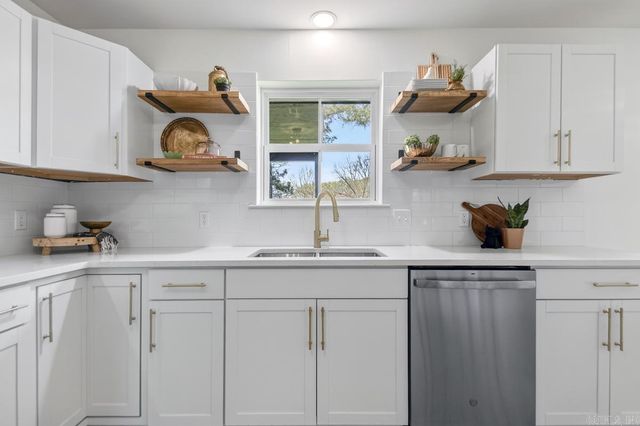 616 Edinburgh Ct, Jacksonville, AR 72076