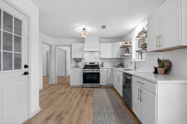 616 Edinburgh Ct, Jacksonville, AR 72076