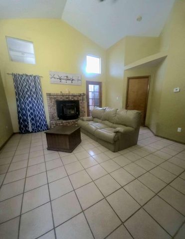 10304 Heron Road SW, Albuquerque, NM 87121