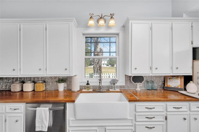 10152 Fm 949, Cat Spring, TX 78933