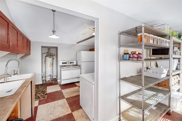 10152 Fm 949, Cat Spring, TX 78933