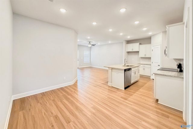 409 Ronnie Drive SE, Hartselle, AL 35640