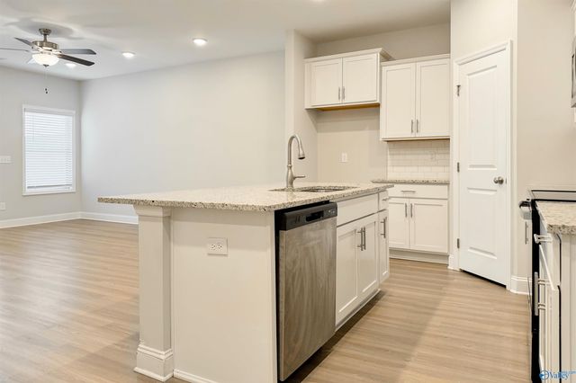 409 Ronnie Drive SE, Hartselle, AL 35640