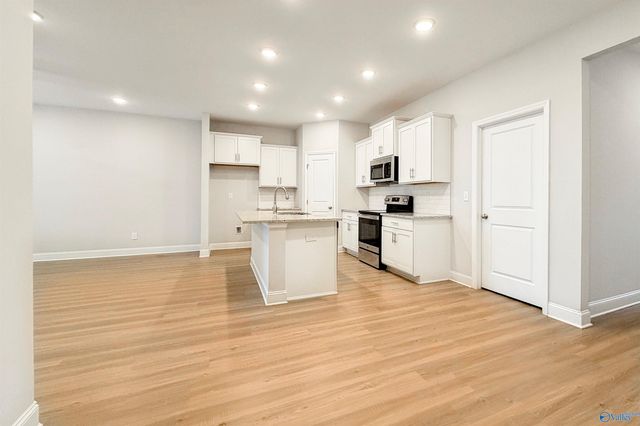 409 Ronnie Drive SE, Hartselle, AL 35640