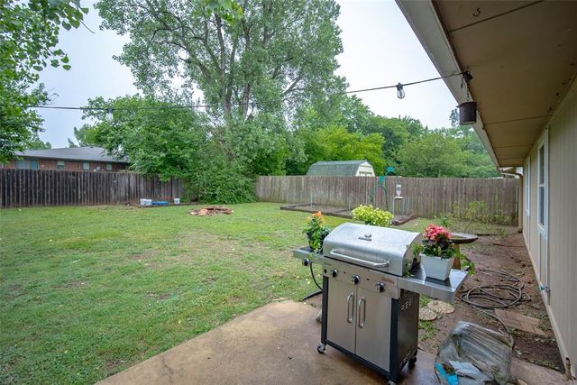 1901 Twin Tree Drive, Norman, OK 73071