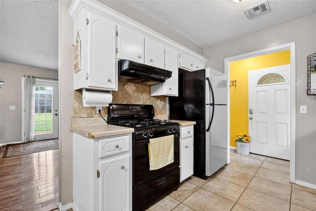 1901 Twin Tree Drive, Norman, OK 73071