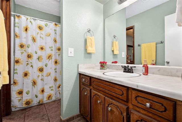 1901 Twin Tree Drive, Norman, OK 73071
