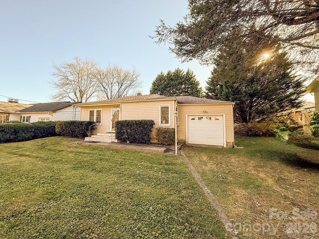 331 Probart Street, Brevard, NC 28712