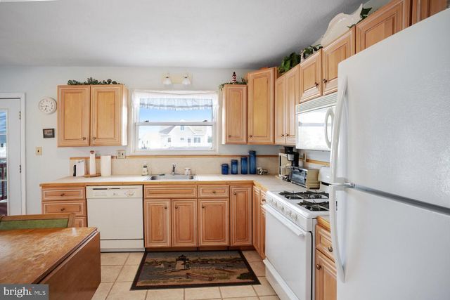 135 E POTOMAC DR, Tuckerton, NJ 08087