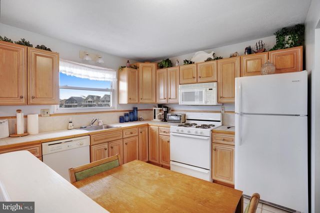 135 E POTOMAC DR, Tuckerton, NJ 08087