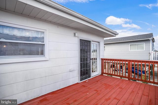 135 E POTOMAC DR, Tuckerton, NJ 08087