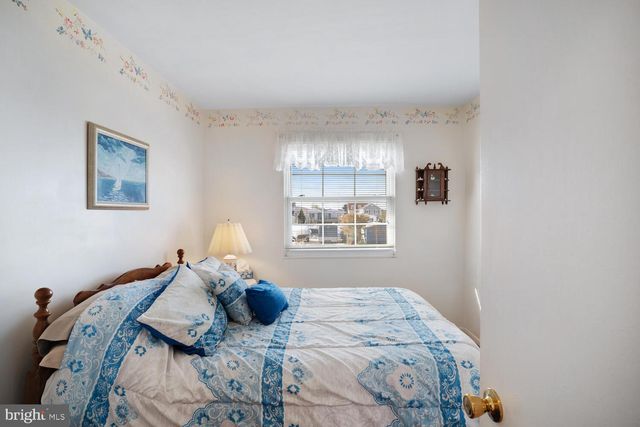 135 E POTOMAC DR, Tuckerton, NJ 08087