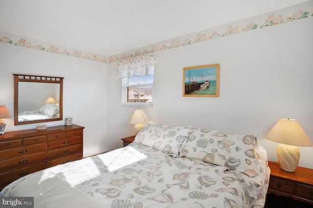 135 E POTOMAC DR, Tuckerton, NJ 08087