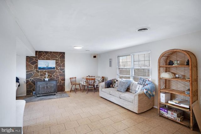 135 E POTOMAC DR, Tuckerton, NJ 08087