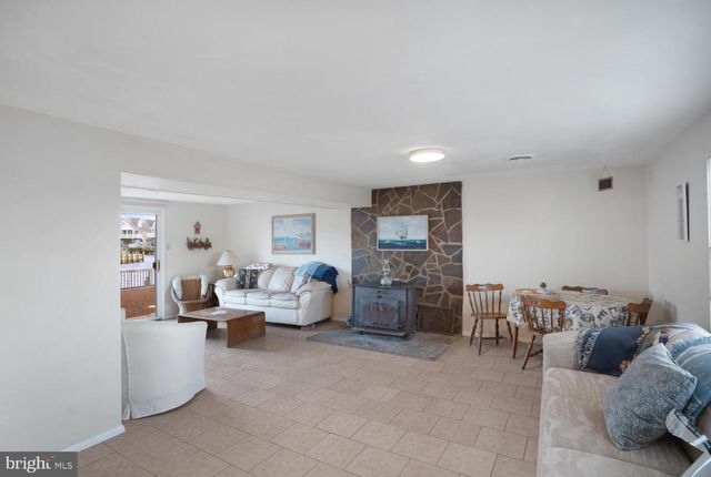 135 E POTOMAC DR, Tuckerton, NJ 08087