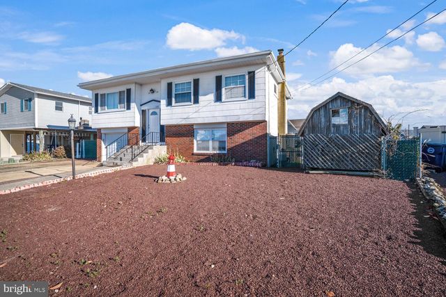 135 E POTOMAC DR, Tuckerton, NJ 08087