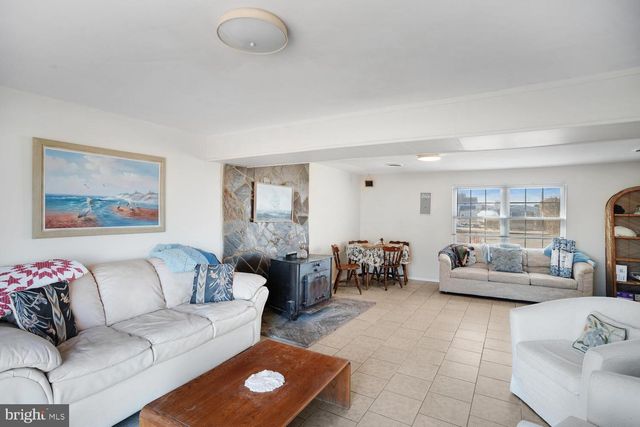 135 E POTOMAC DR, Tuckerton, NJ 08087