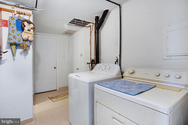 135 E POTOMAC DR, Tuckerton, NJ 08087